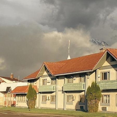 Stork Nest Inn Smithers Exterior foto